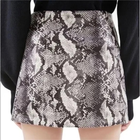 Urban Outfitters - Snake Print Faux Leather Mini Skirt, XS - Picture 2 of 4